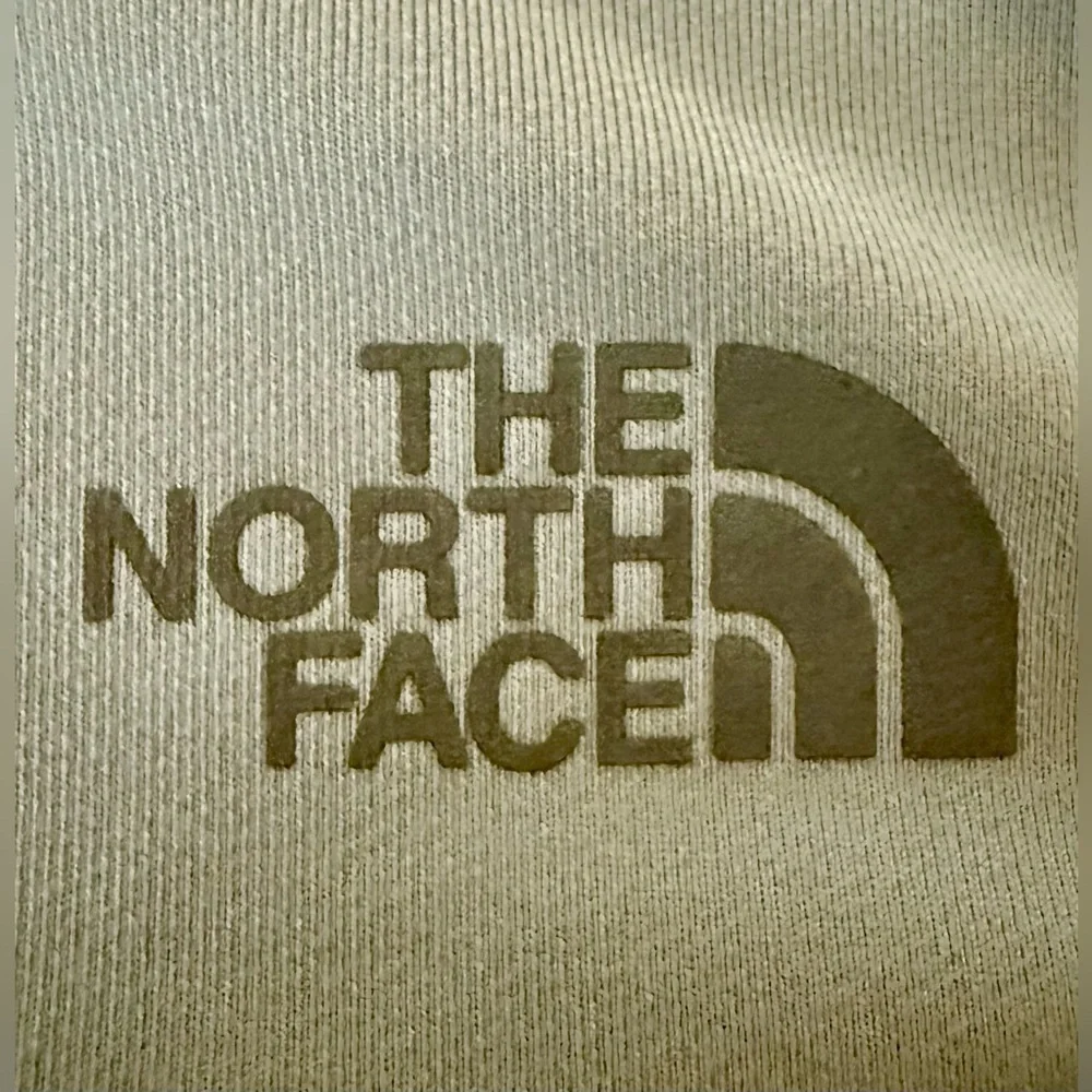 The North Face 🏔️ VaporWick Men’s Quarter Zip Performance Pullover M